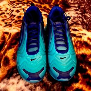 Women’s Nike 720 Size 10